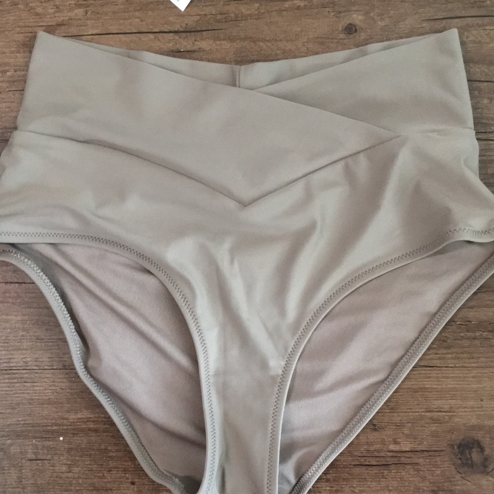 Aerie NWT Taupe Halter Bikini Set with Ring Detail - Picture 7 of 7